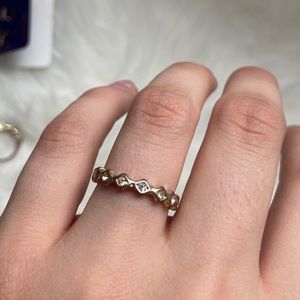 Good Zig Zag Crystal Ring